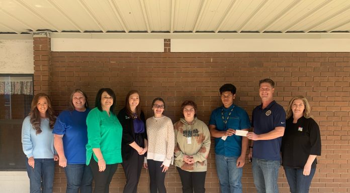 Mountain Home Kiwanis Club Donates to Project Helping Local Students