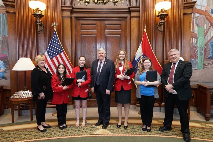 photo with FCCLA Governor Representative Senator 3.2.2022