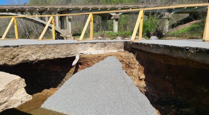 Crossing to Round Spring Day Use Area Temporarily Closed