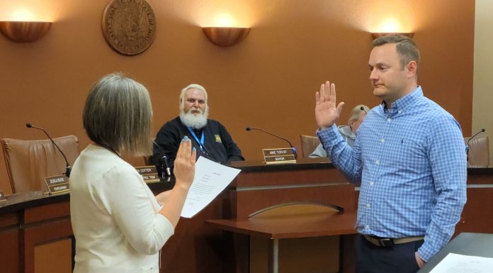 West Plains City Council Swears In Elected Officials in Special Session