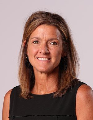 Mizzou Lady Tigers head basketball coach Robin Pingeton talks to the crowd at the West Plains Country Club.