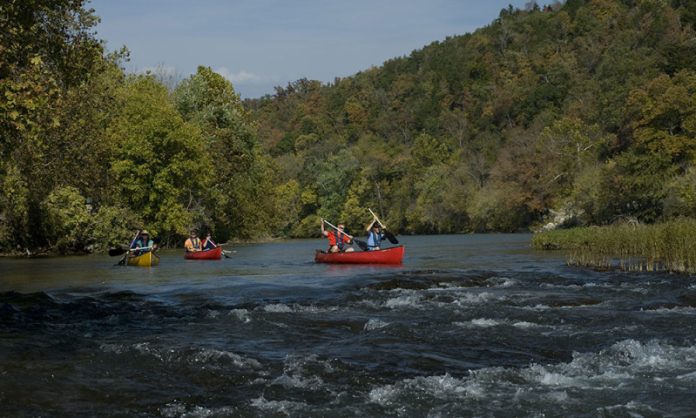 b6e84a05e4c0aaad487568c1a81befde_Spring_River_Canoe_Fall_Color_Hardy_7681 (1)