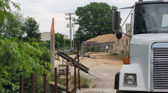 VIDEO: One Vehicle Accident Causes Power Outages on Porter Wagoner Blvd. in West Plains Thursday Morning