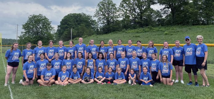 2022 grizzly softball camp group photo