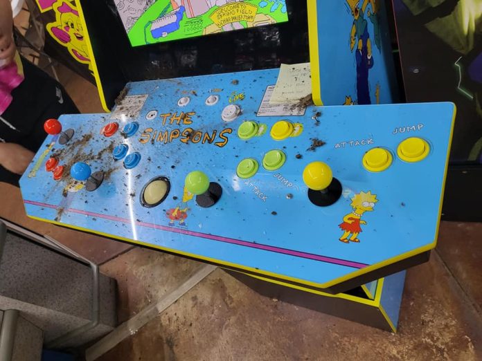 Damaged Arcade 0815