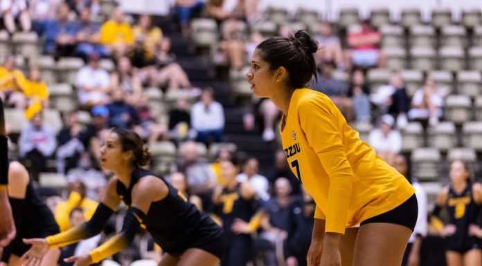 Volleyball Kicks Off SEC Play at Tennessee