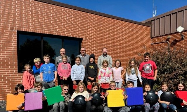 Simmons Bank Issues “Mini-Grant” to South Fork Elementary