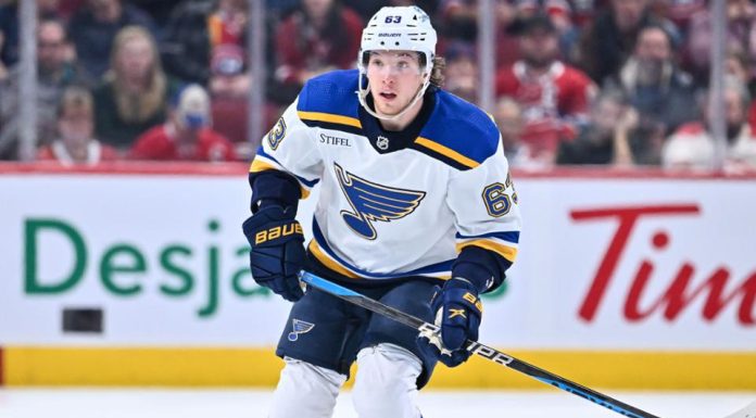Jets score 4 in 3rd, rally past Blues to end 3-game skid