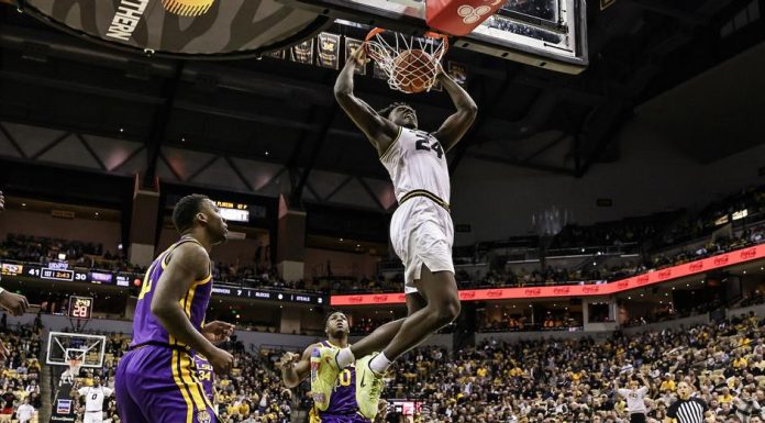 Men’s Basketball Stays Hot in Win
