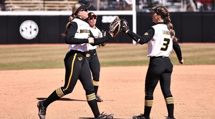 Softball Sweeps Illinois Tuesday in Braggin’ Rights Doubleheader