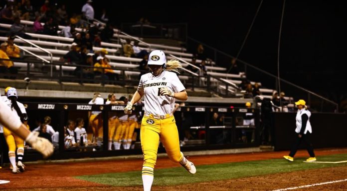 Softball Downs Drake to Stay Undefeated in Midweeks
