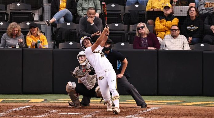 Softball Downs SIUE to Conclude Midweek Play Undefeated