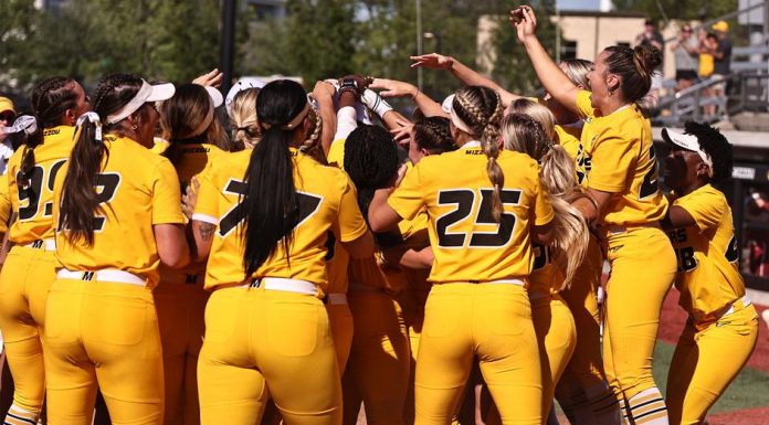 Softball Earns Series Win After Daly’s Second-Straight Walk-Off Home Run
