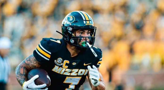 Football Opens Season With 35-10 Win Over South Dakota