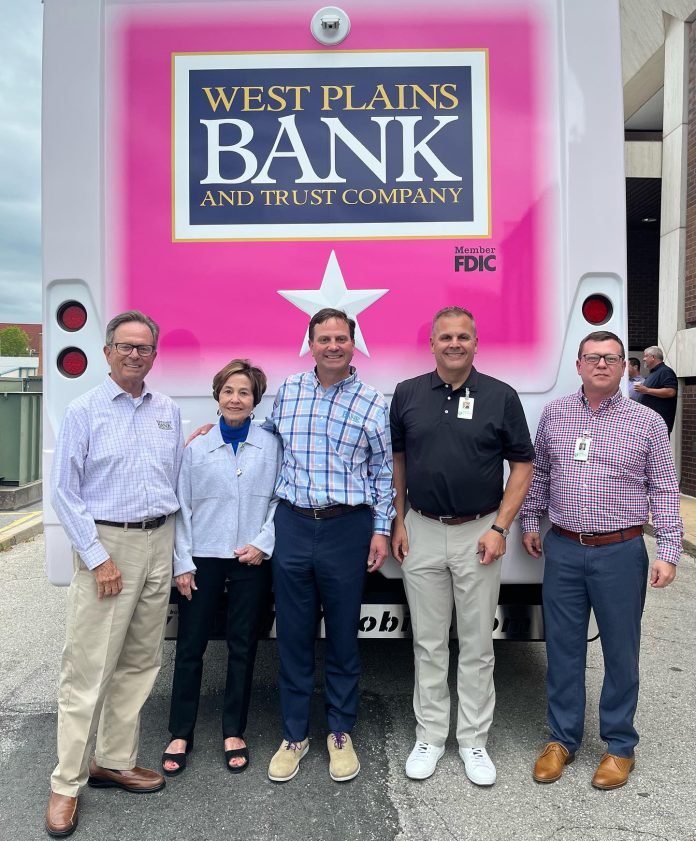 100423 OZH Mobile Mammography Unit Group Photo