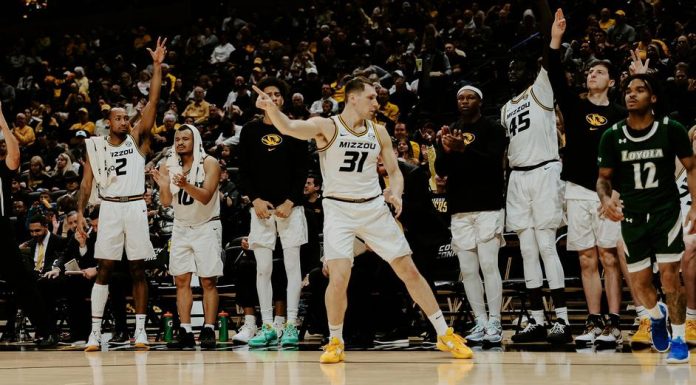 Men’s Basketball Tops Loyola Maryland