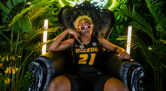 Women’s Basketball Inks Ma’Riya Vincent