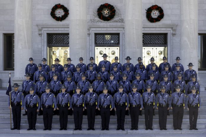 2023B_Class-Photo_cropped-1024x683