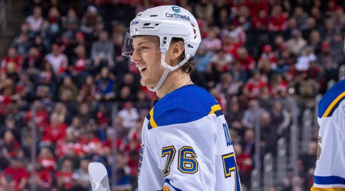 Red Wings score 4 in 1st period, cruise past Blues