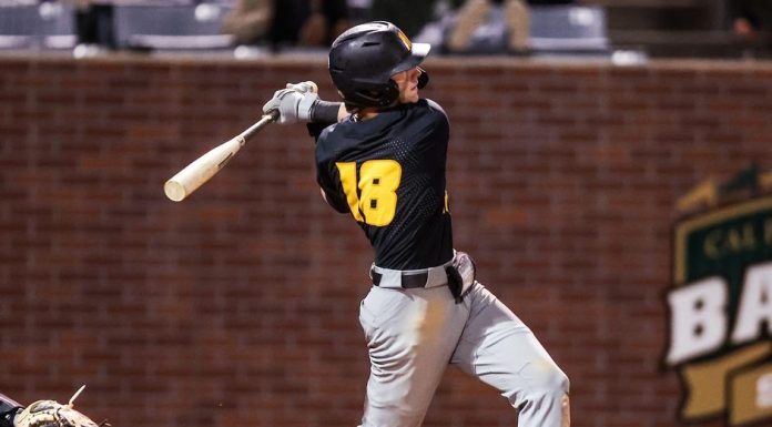 Baseball Rallies for Doubleheader Split With UCSD