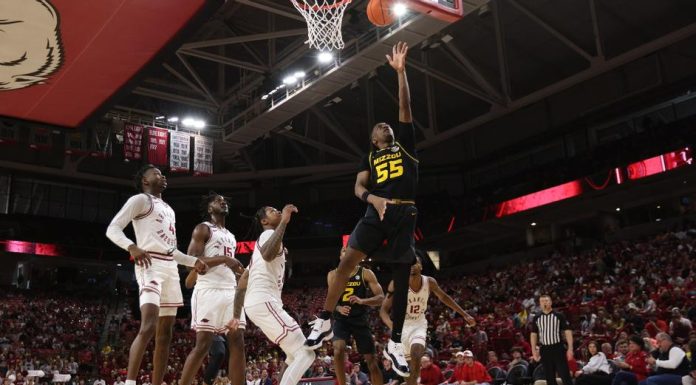Arkansas Defeats Men’s Basketball