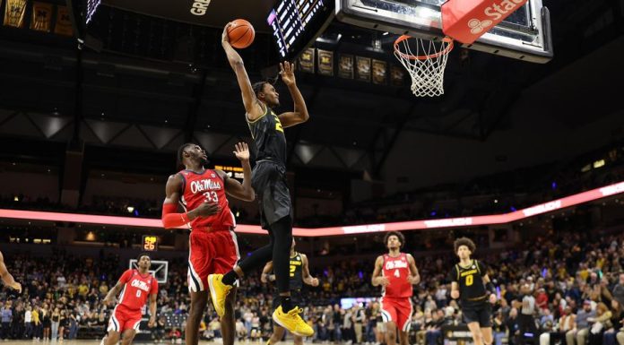 Men’s Basketball Rally Falls Short to Ole Miss