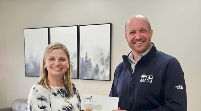 Progressive Ozark Bank Employees Support TCMH Hospice of Care with “Jeans for a Cause”