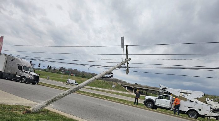 West Plains Utilities Quickly Working to Replace Downed Pole