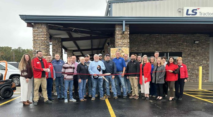 Ribbon Cutting Celebrating 20 Years of Hirsch Feed and Farm Supply in West Plains and Grand Opening of Broken Bow