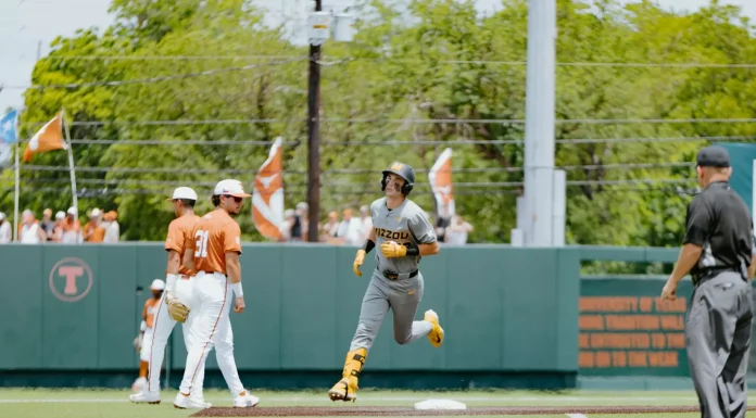 Baseball Falls to No. 6 Texas in Regular-Season Finale