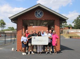 Kiwanis Club Donates to Zizzer Football